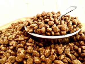 A thorough introduction to popular dog foods. Which are safe and reliable?
